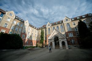 376374-pecs-universitesi-1